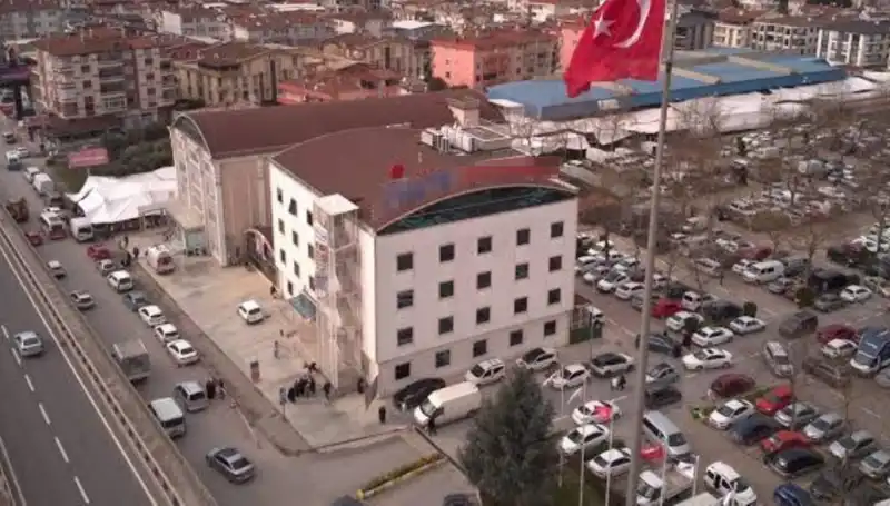 Özel Hastaneye Deprem Mührü: Perde Betonlarının Kesildiği İddiası Gündemde!