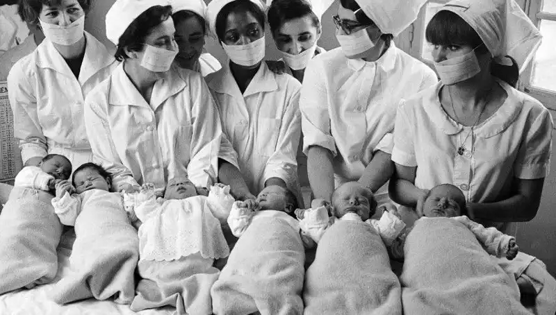 70 Yıl Sonra: Hastanede Karışan İki Kardeş DNA Testi Sayesinde Buluştu