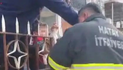 Hatay'da Şok Edici Olay: Çocuğun Koluna Demir Korkuluk Saplandı