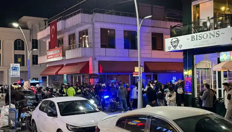 Kafe Sahibi Bıçaklı Saldırganın Hedefi Oldu: Panik İçindeki Olay Detayları