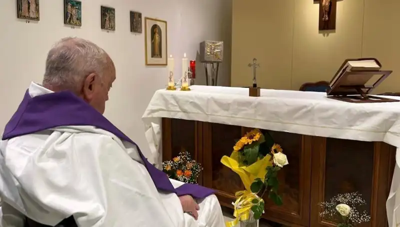 Vatikan'dan Son Dakika: Papa Kendi Başına Nefes Alabiliyor!