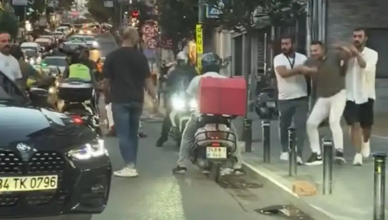 Nişantaşı’nda Yol Vermeme Kavgası Korkunç Bir Sopa Saldırısına Dönüştü