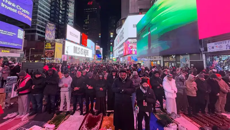 New York Times Meydanı’nda Unutulmaz Teravih Namazı İzaleti