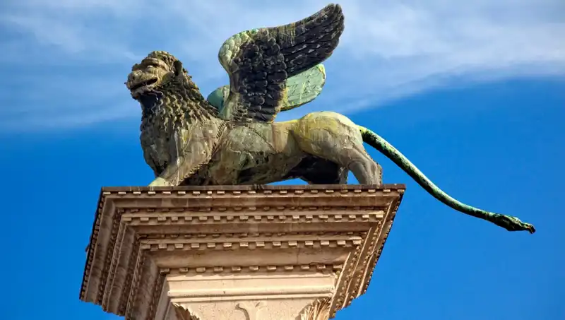 Dünyaca Ünlü Heykelin Sırrı: "Çin Malı" Olarak Ortaya Çıktı!