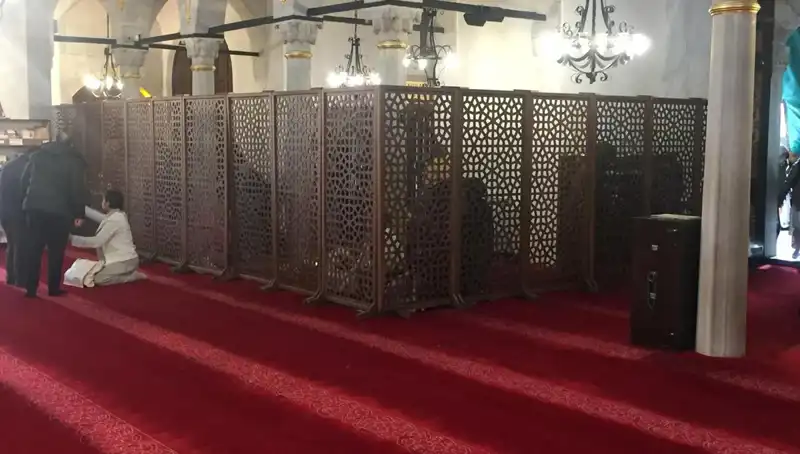 Kadın ve Erkeklerin Yan Yana Teravih Namazı Kılması: Gelenekler ve Yeni Eğilimler