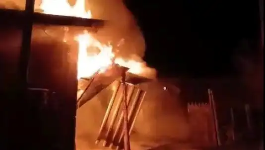 Karabük’te Yangın Felaketi: İki Ev Kül Oldu, Vatandaşlar Şokta!