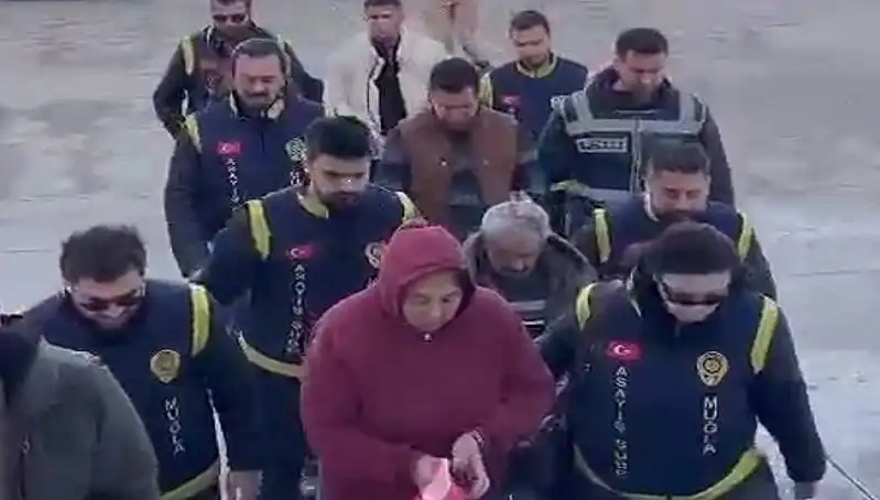 Yıllar Sonra Ortaya Çıkan Korkunç Gerçek: Bebek ve Çikolata Poşeti