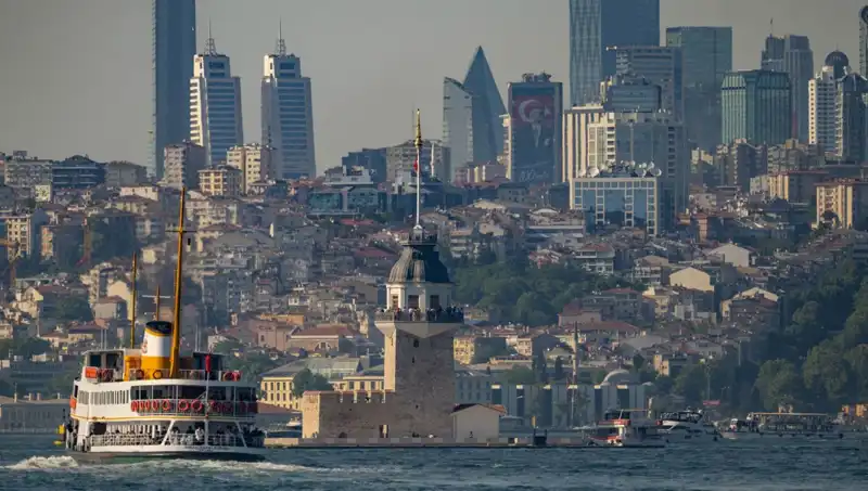 İstanbul'da Hafta Sonu Yaz Havası: Plajlar Dolu, Eğlence Taksim'de