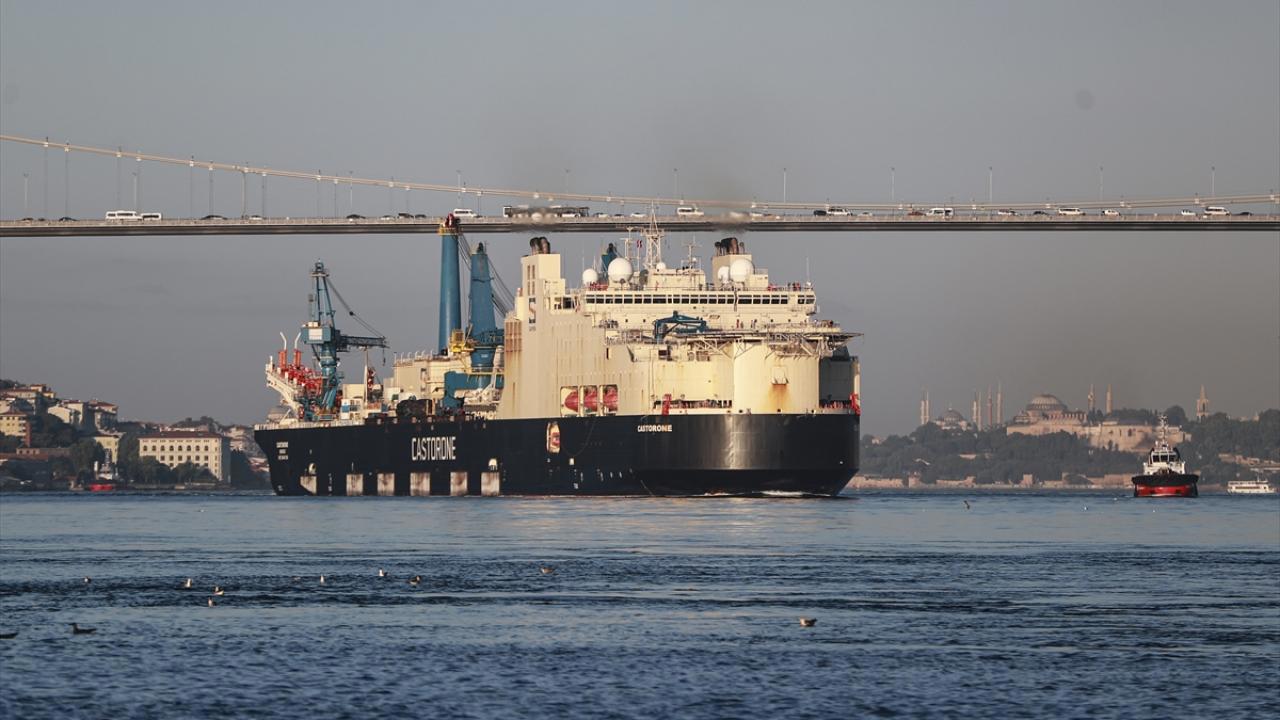 İstanbul Boğazı'nda Gemi Trafiği Yeniden Başladı
