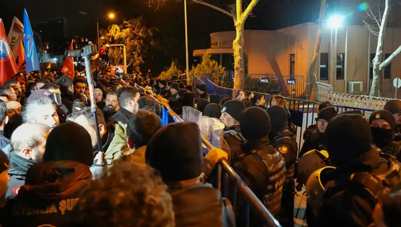 Ekrem İmamoğlu Protestolarında Gelişmeler: Yerlikaya Açıklama Yaptı