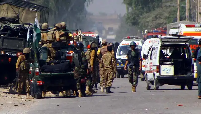 Pakistan'da Camiye Yapılan Bombalı Saldırı: 4 Yaralı!