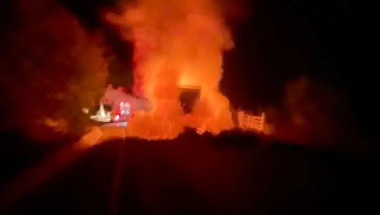 Seyir Halindeki Kamyonet Alev Alev Yandı: Olay Anı ve Sonrası