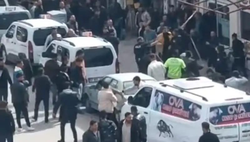 Erciş'te Taşlı Sopalı Kargaşa: 7 Gözaltı ile Sonuçlandı