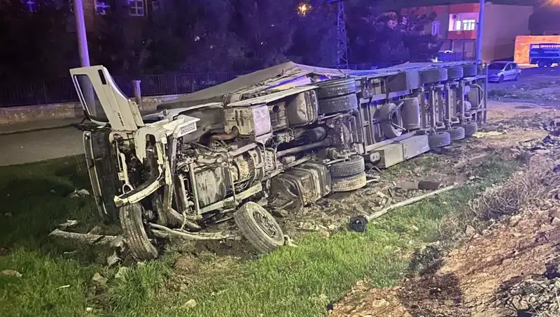 TIR Devrildi, Kazada 6 Kişi Yaralandı: Olayın Detayları Ortaya Çıktı