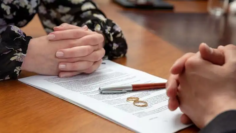 Boşanan Kadınlara 300 Gün Yasağı Kaldırılacak mı? AYM'nin Görüşü Bekleniyor!