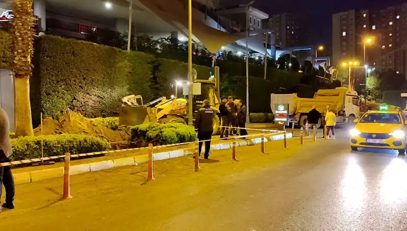 Avm Girişinde Doğalgaz Paniği! Yerel Güvenlik Ekipleri Olayı Nasıl Yönetti?