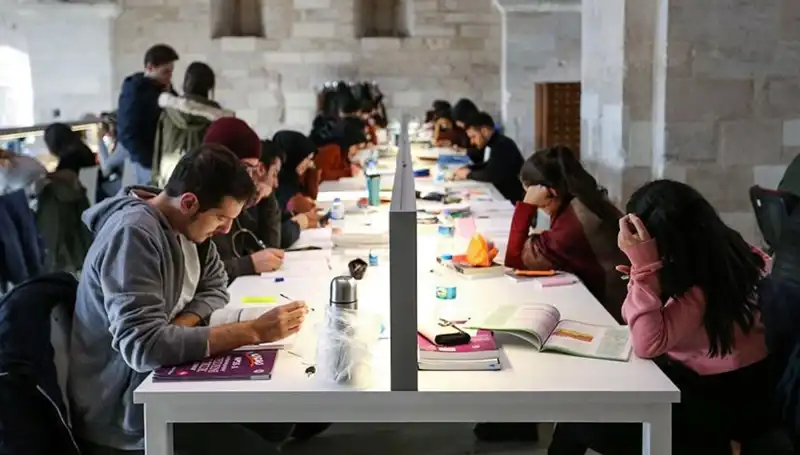 Üniversitelerin 2024-2025 Eğitim Dönemi Başlangıç Tarihleri Açıklandı